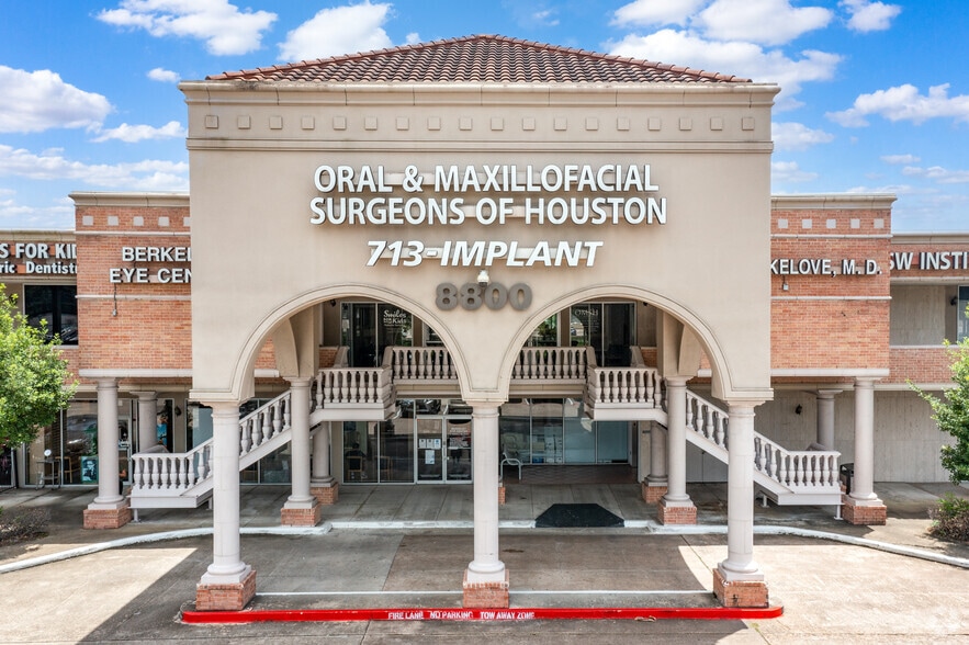 More Photos Of 8800-8899 Katy Fwy, Houston Unknown For Lease