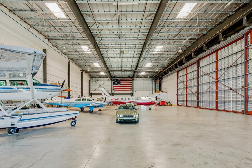 More Photos Of 800 Aviation Dr, Camarillo Airplane Hangar For Sale
