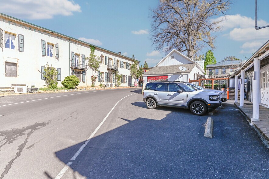 More Photos Of 435 Main St, Murphys General Retail For Sale