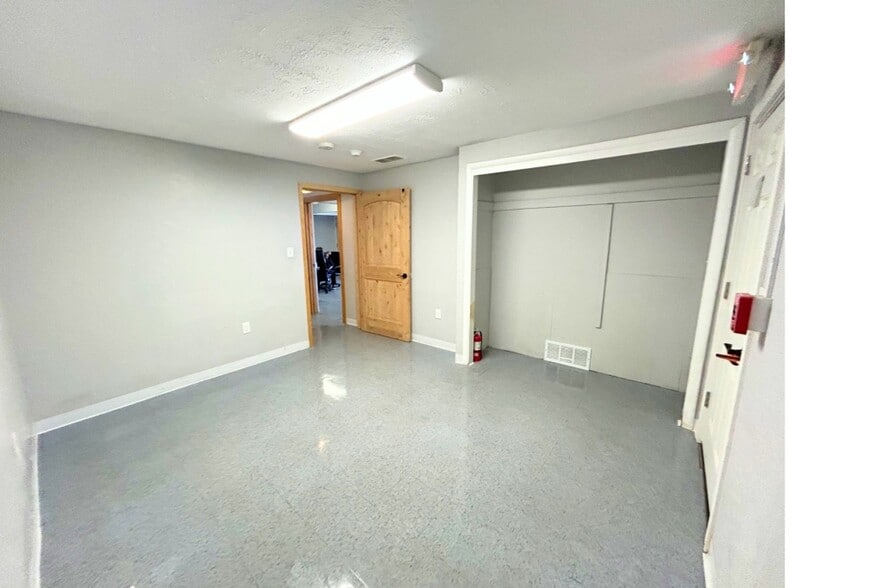 More Photos Of 1830 Addison Ave E, Twin Falls Office For Sale