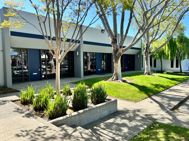 More Photos Of 1965-1987 Adams Ave, San Leandro Research And Development For Lease