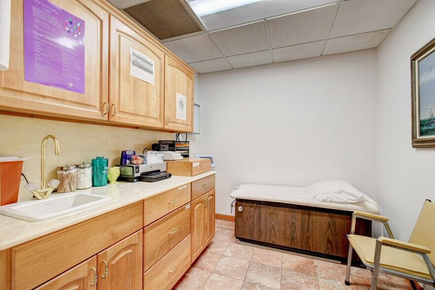 More Photos Of 2314 Seacrest Blvd, Boynton Beach Medical For Lease