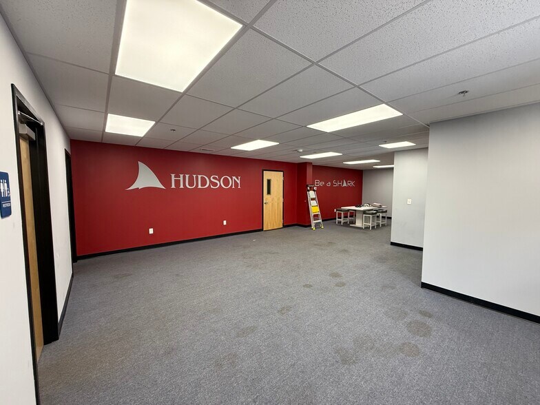 More Photos Of 69 Dudley Rd, Sutton Warehouse For Lease