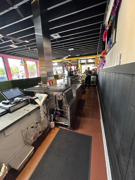 More Photos Of 2547 San Diego Ave, San Diego Restaurant For Lease