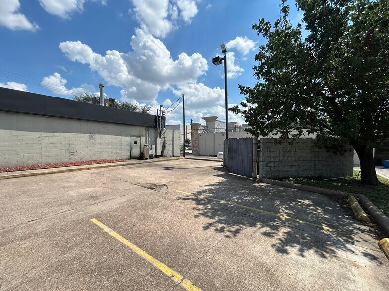 More Photos Of 5300 Kirby Dr, Houston Restaurant For Lease