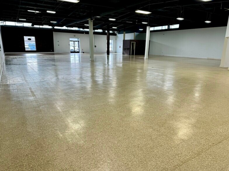 More Photos Of 750 Garden Of The Gods Rd, Colorado Springs Storefront For Lease