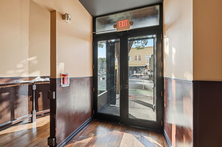 More Photos Of 1037 Valencia St, San Francisco General Retail For Lease