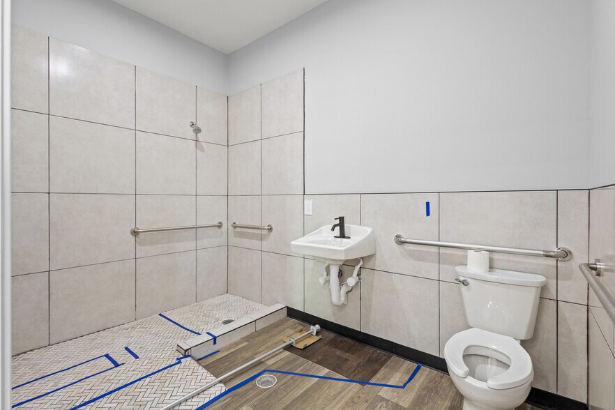 More Photos Of 800 N Plano Rd, Richardson Medical For Lease
