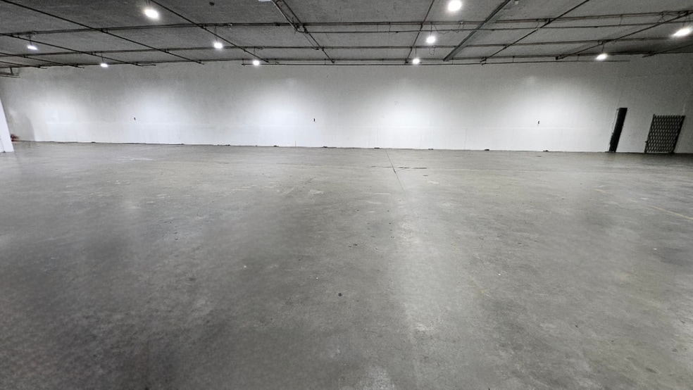 More Photos Of 1100 E 16th St, Los Angeles Warehouse For Lease