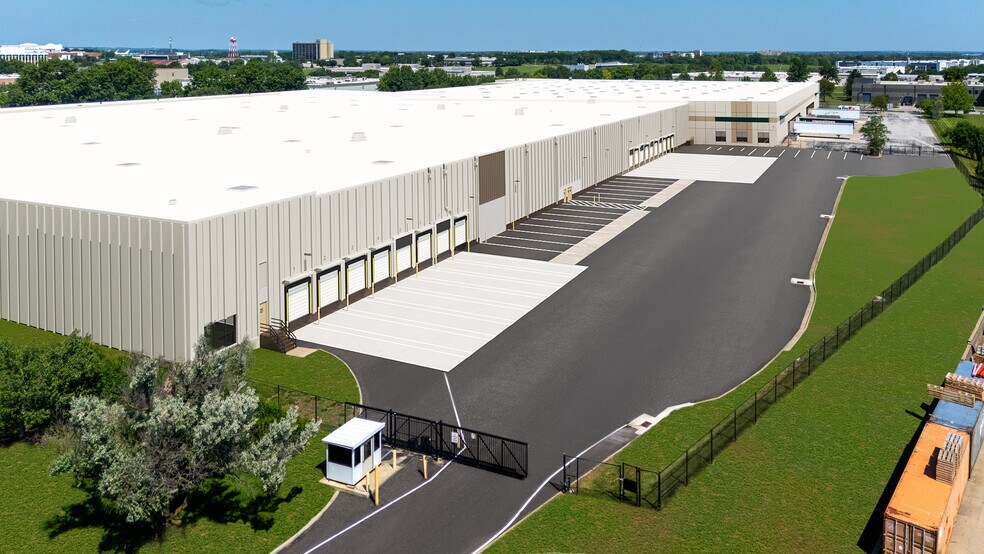 More Photos Of 10707-10715 NW Airworld Dr, Kansas City Warehouse For Lease
