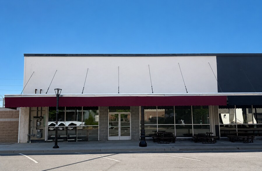 Primary Photo Of 1257 Oregon St, Redding General Retail For Lease