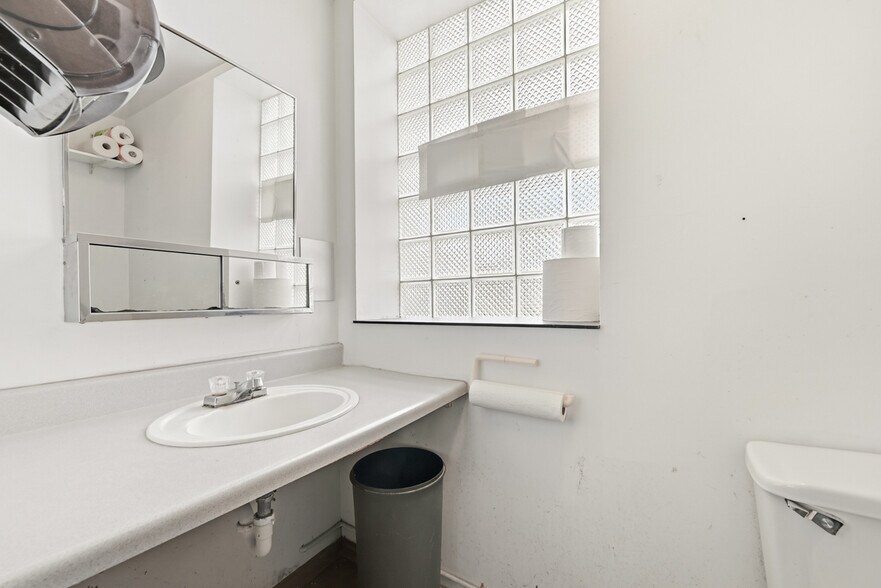More Photos Of 508 Rodi Rd, Pittsburgh Flex For Sale