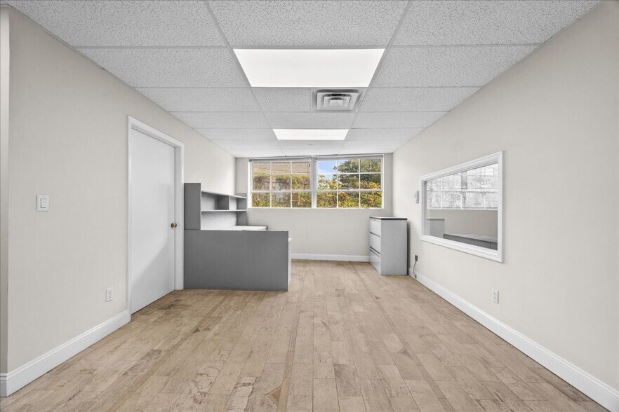 More Photos Of 31 Warren Pl, Mount Vernon Warehouse For Lease