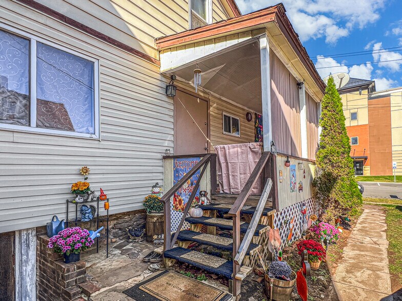 More Photos Of 153 Main St, Delhi Apartments For Sale