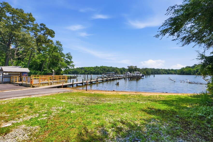 More Photos Of 7813 Leymar Rd, Glen Burnie Marina For Sale