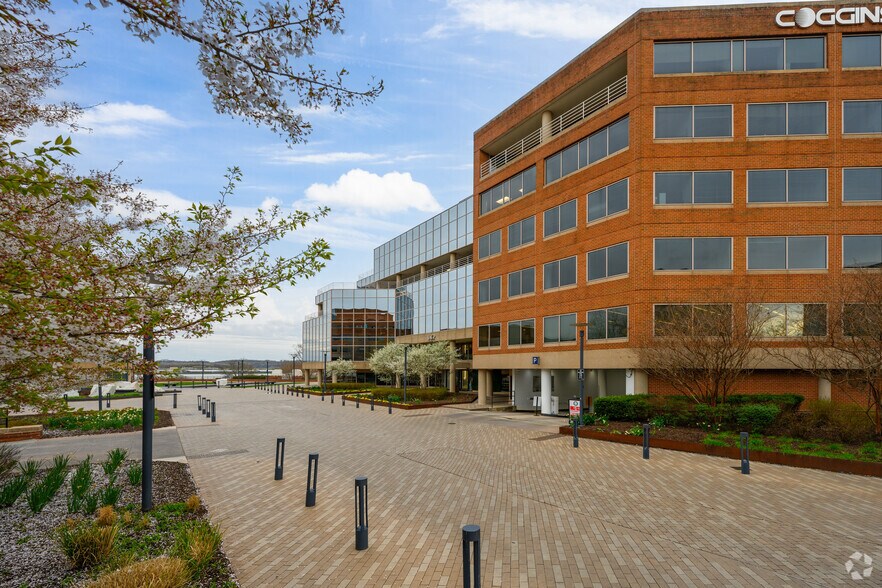 More Photos Of 44 Canal Center Plz, Alexandria Office For Lease