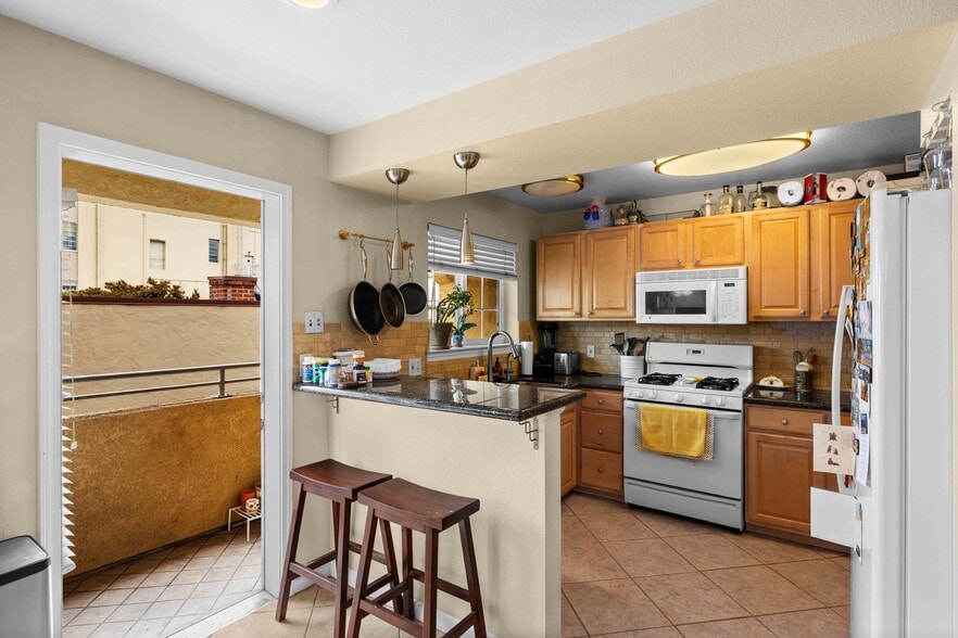 More Photos Of 577 Laurel St, San Carlos Apartments For Sale