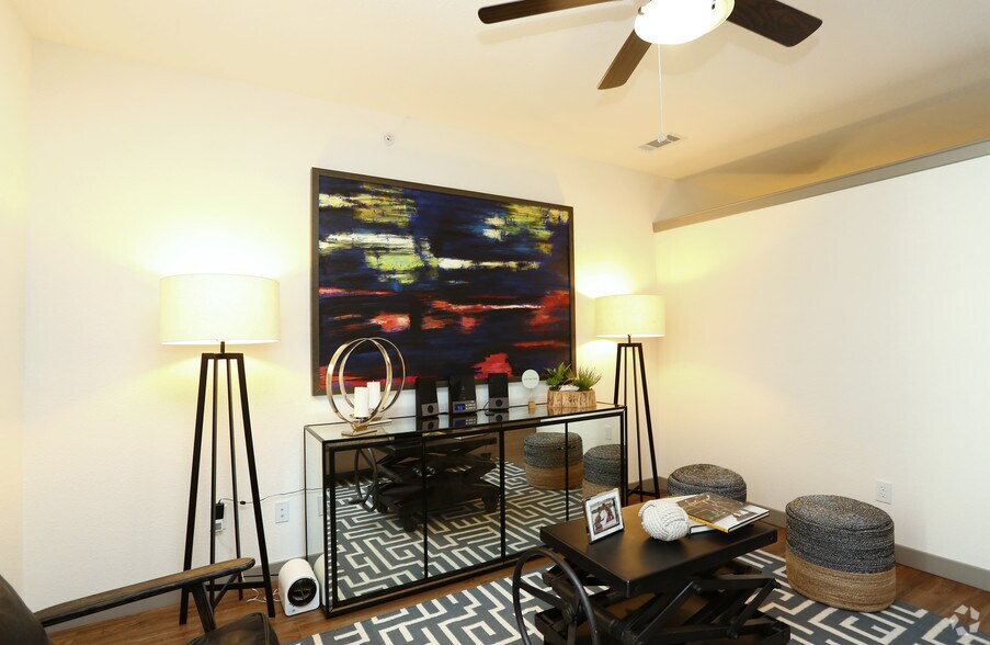 More Photos Of 403 E Koenig Ln, Austin Apartments For Lease