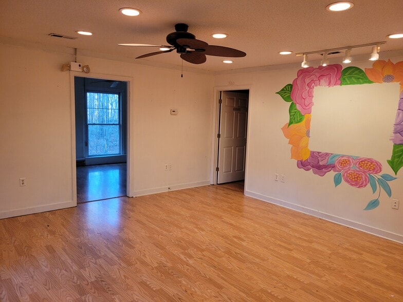 More Photos Of 1110 Hawkins Ave, Sanford Light Manufacturing For Sale