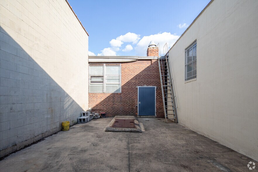 More Photos Of 54-18 37th Ave, Woodside Warehouse For Sale