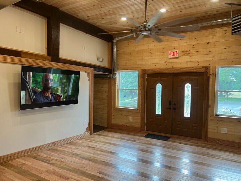 More Photos Of 5984 W South Range Rd, Salem Service For Sale