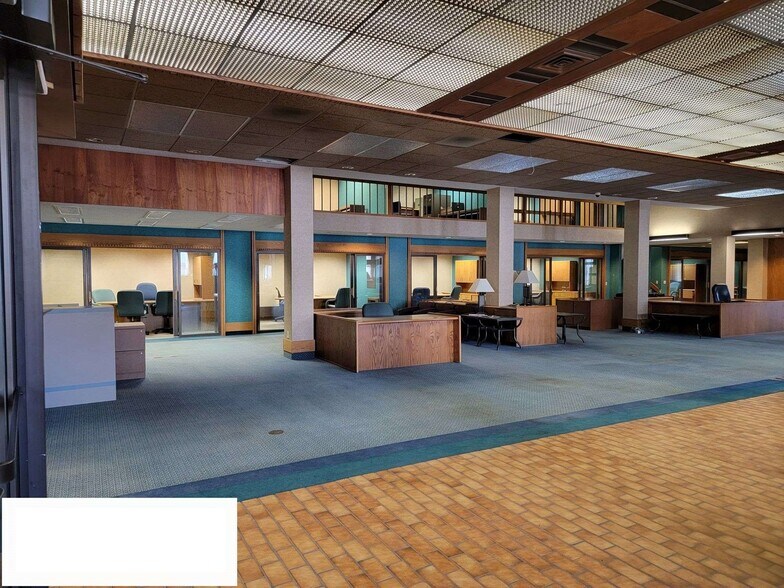 More Photos Of 101 S 1st St, Montevideo Office Residential For Lease