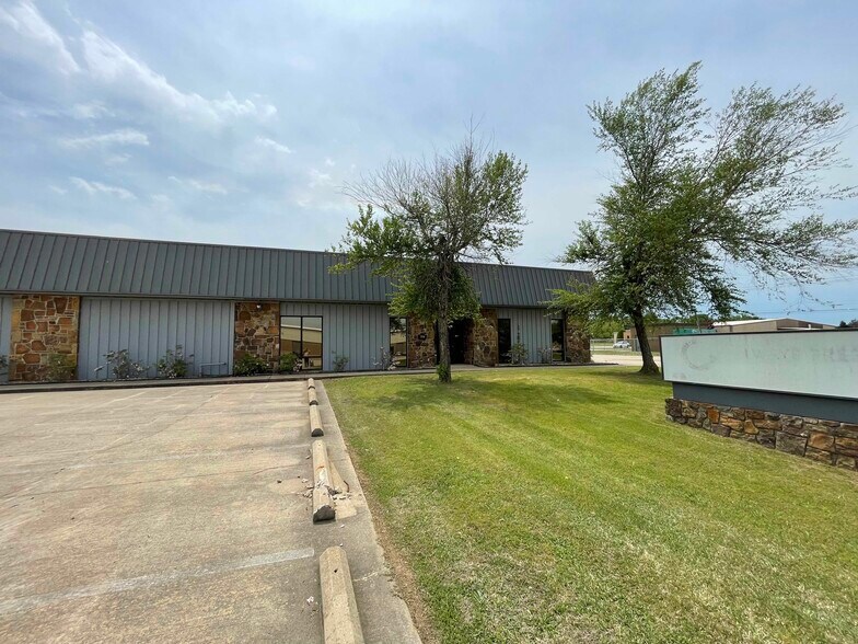 More Photos Of 3904 Ayers Rd, Fort Smith Warehouse For Sale