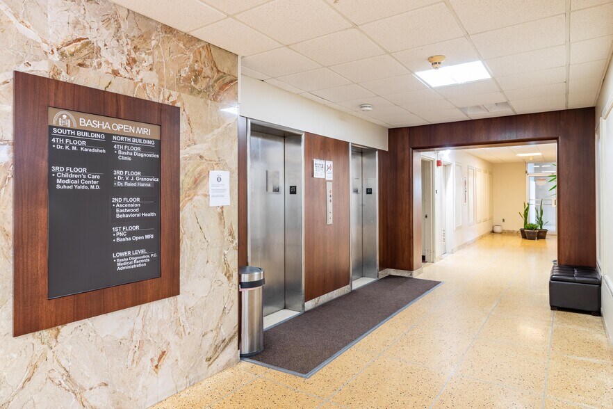 More Photos Of 30701 Woodward Ave, Royal Oak Office For Lease