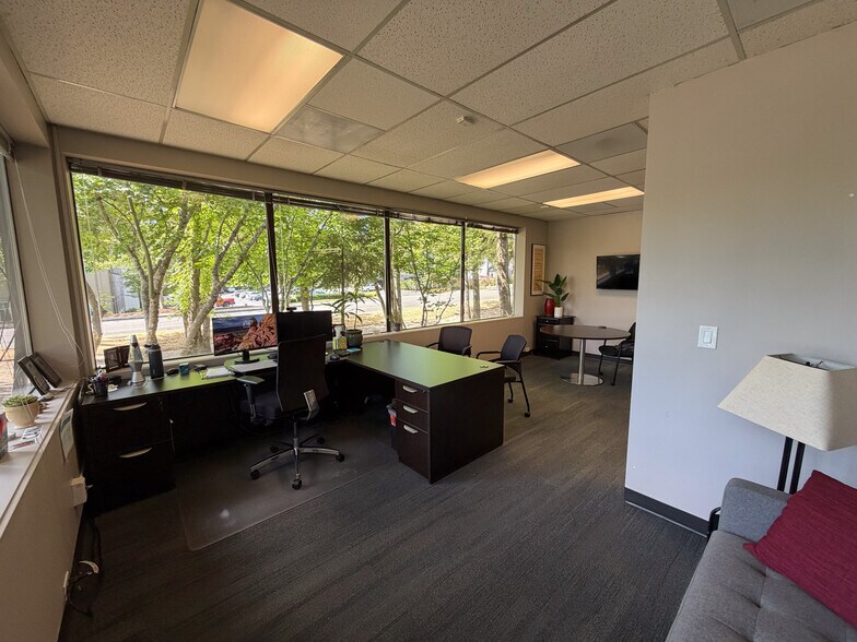 More Photos Of 7180 SW Fir Loop, Tigard Office For Sale