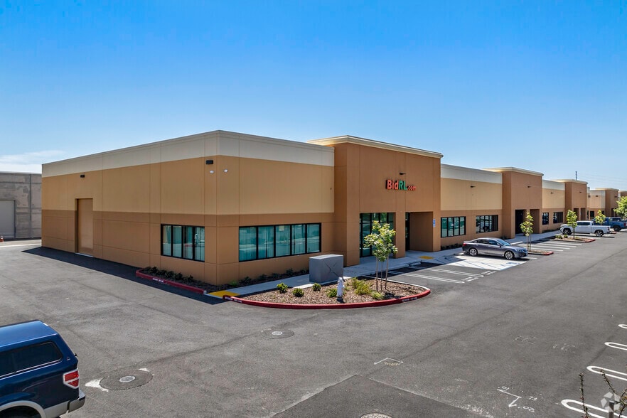 More Photos Of 10612 Industrial Ave, Roseville Warehouse For Lease
