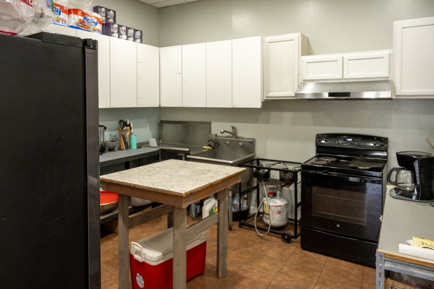 More Photos Of 1401 Cedar Post Ln, Houston Warehouse For Sale