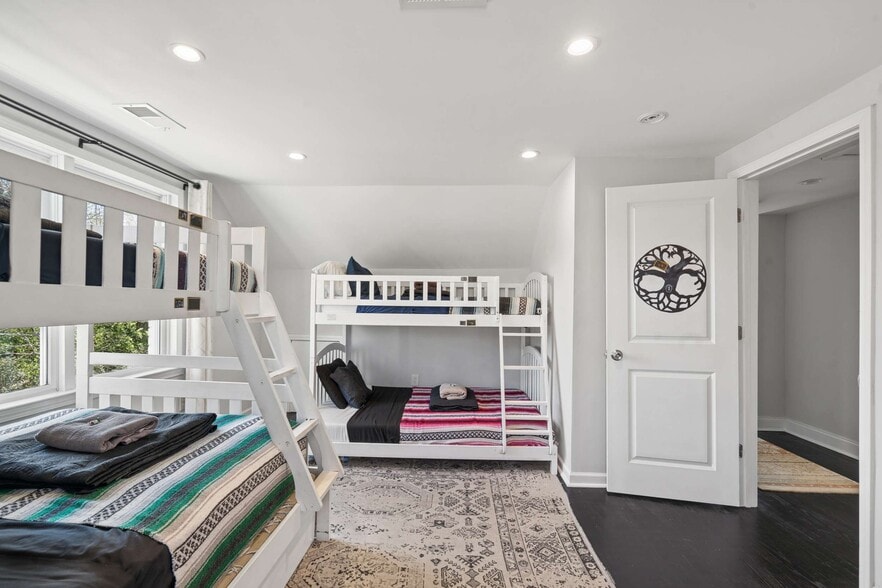 More Photos Of 1860 Penelope Rd NW, Atlanta Hospitality For Sale