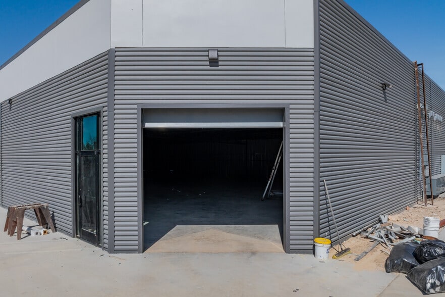 More Photos Of 15910 University Oak, San Antonio Warehouse For Lease