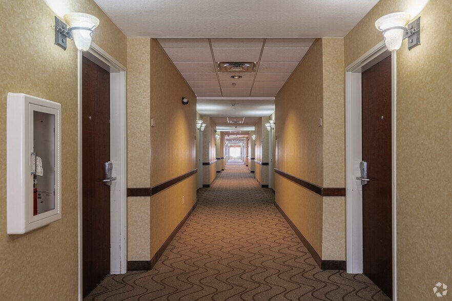 More Photos Of 9120 Airport Blvd, Houston Hotel For Sale