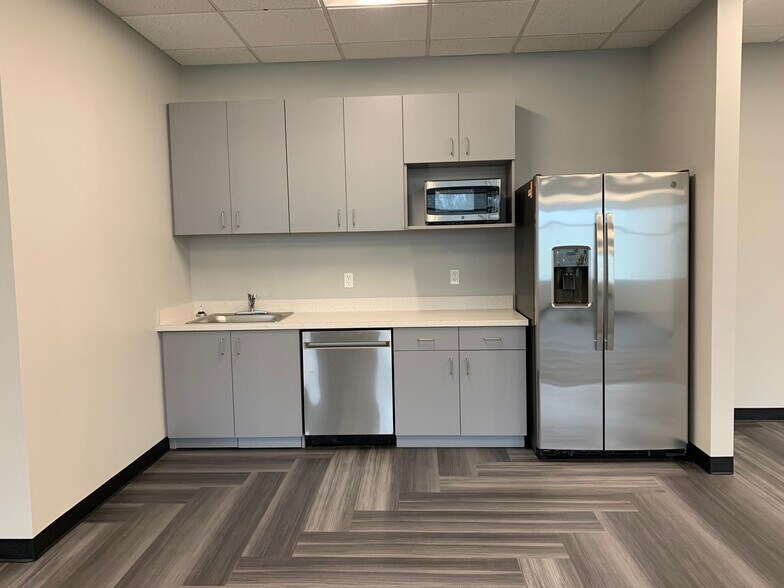 More Photos Of 2300 Camp Creek Pky, College Park Office For Lease