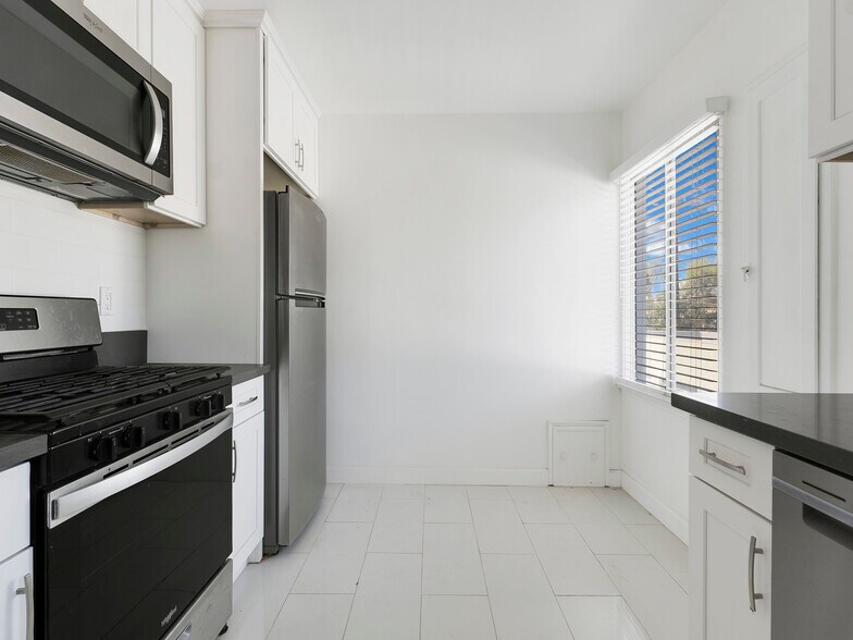 More Photos Of 5439 Kinston Ave, Culver City Apartments For Sale