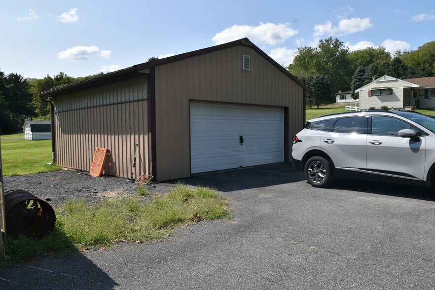 More Photos Of 4592 S Delaware Dr, Easton Auto Repair For Sale