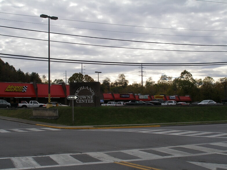 More Photos Of 2006 2nd St, Richlands General Retail For Lease