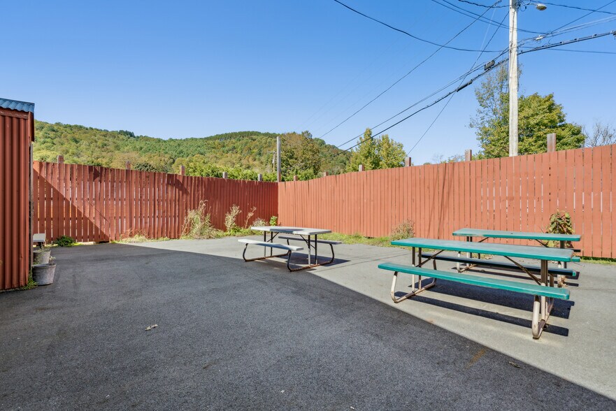 More Photos Of 1 Maple ave, Chelsea Restaurant For Sale