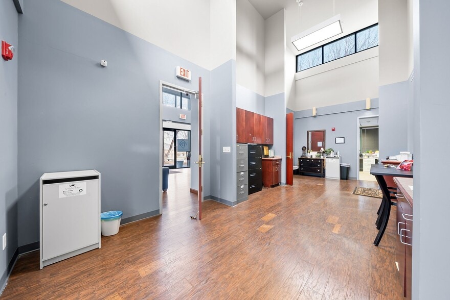 More Photos Of 112 Center Ct, Clarksville Office Residential For Sale