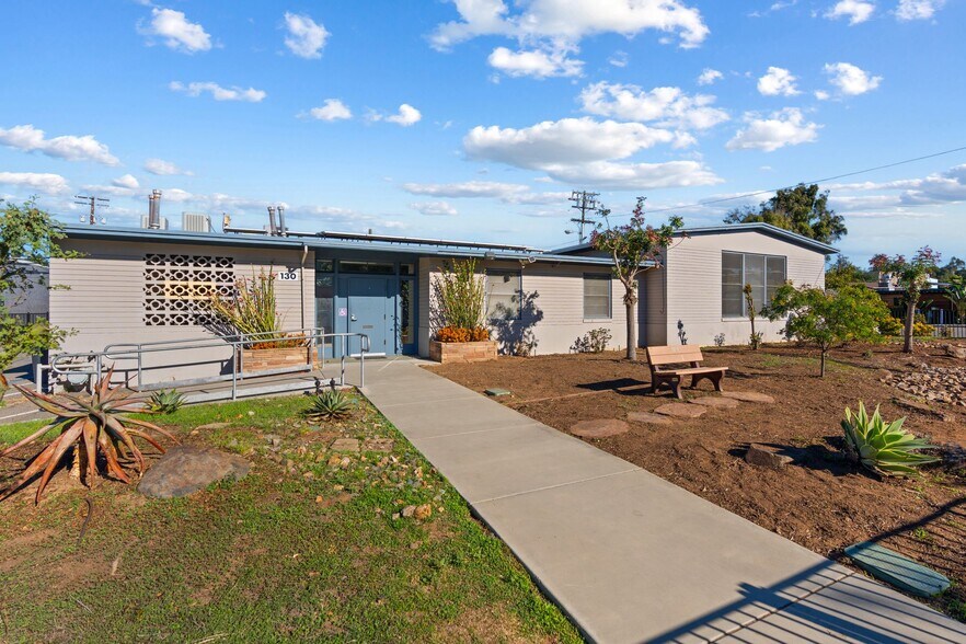 Primary Photo Of 130 E Alvarado St, Fallbrook Office For Sale