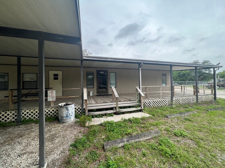 More Photos Of 20907 Bowman Rd, Spring Hill Light Distribution For Sale