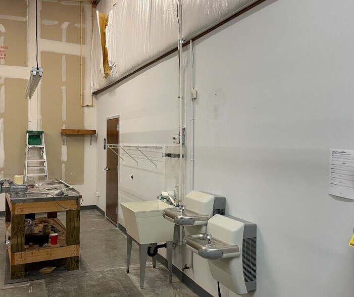 More Photos Of 1015 Nine North Dr, Alpharetta Light Distribution For Lease