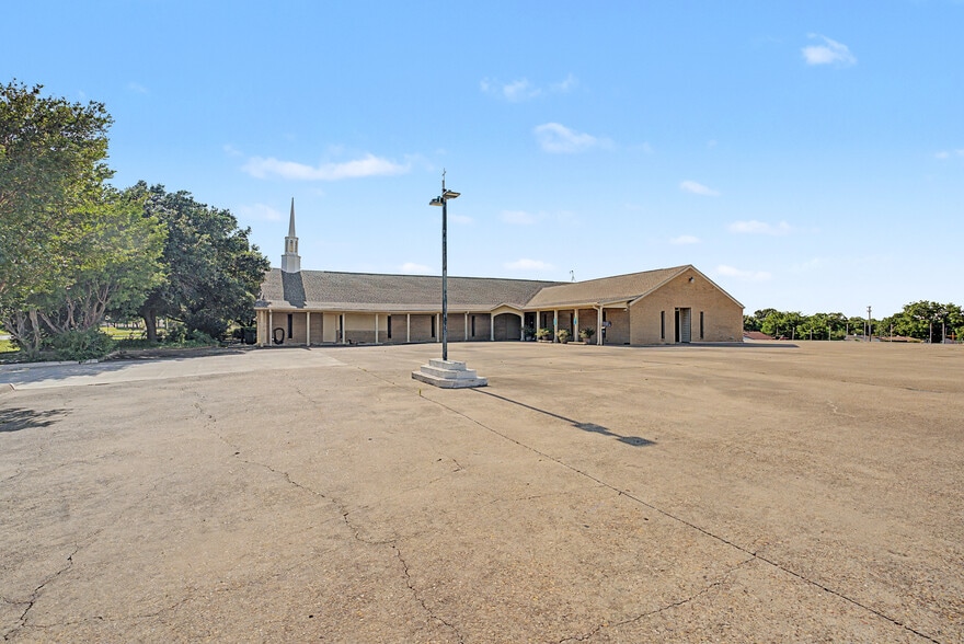 More Photos Of 2111 Skyline Dr, Mesquite Religious Facility For Sale