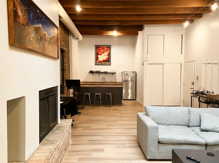 More Photos Of 1113 W Armitage Ave, Chicago Storefront Retail Office For Lease