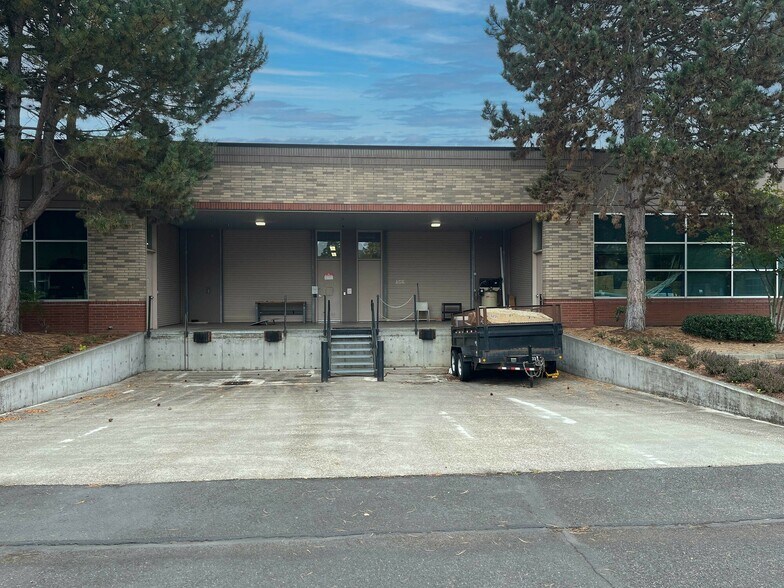 More Photos Of 1365 NE Amberglen Pky, Hillsboro Flex For Lease