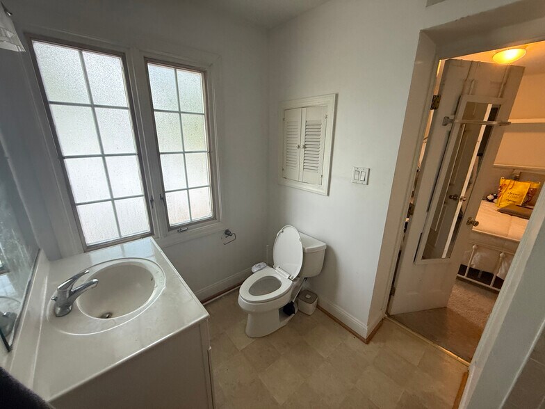 More Photos Of 7507 Dartmouth Ave, College Park Apartments For Sale