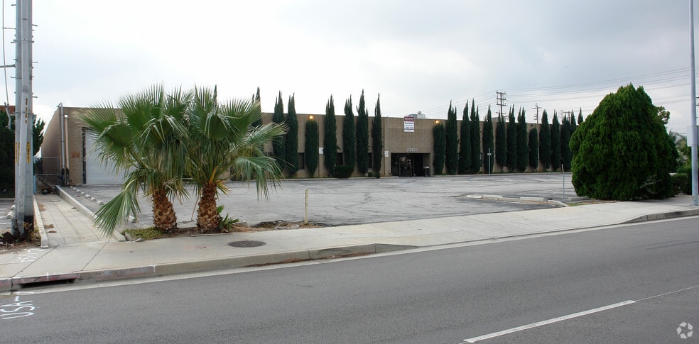 More Photos Of 20450 Plummer St, Chatsworth Warehouse For Lease