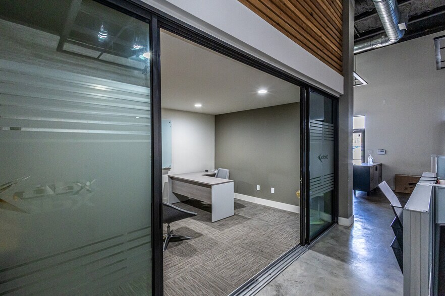 More Photos Of 302 Crossroads Loop, Laredo Office For Lease