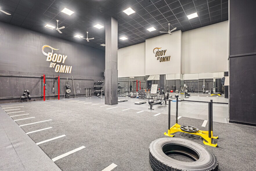 More Photos Of 333 Earle Ovington Blvd, Uniondale Office For Sale